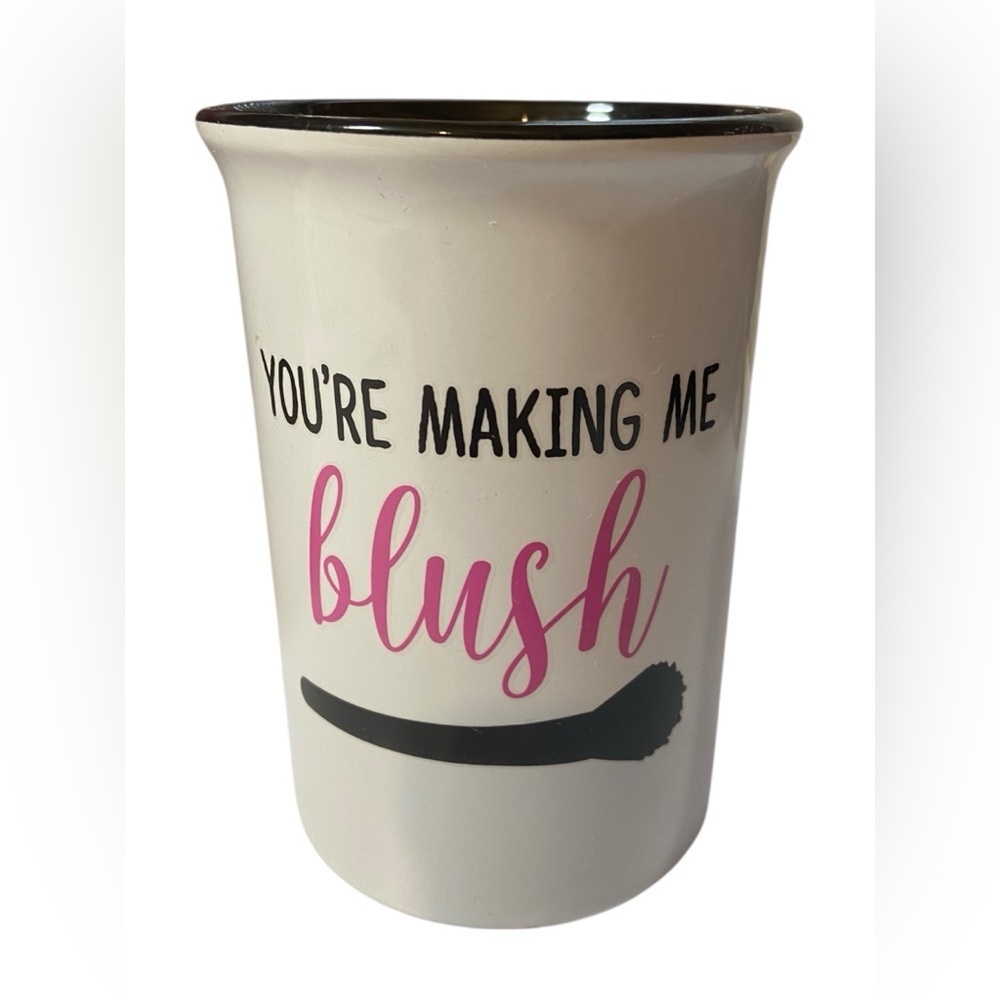 Tri-Coastal Design “You’re Making Me Blush” Makeup Brush Holder